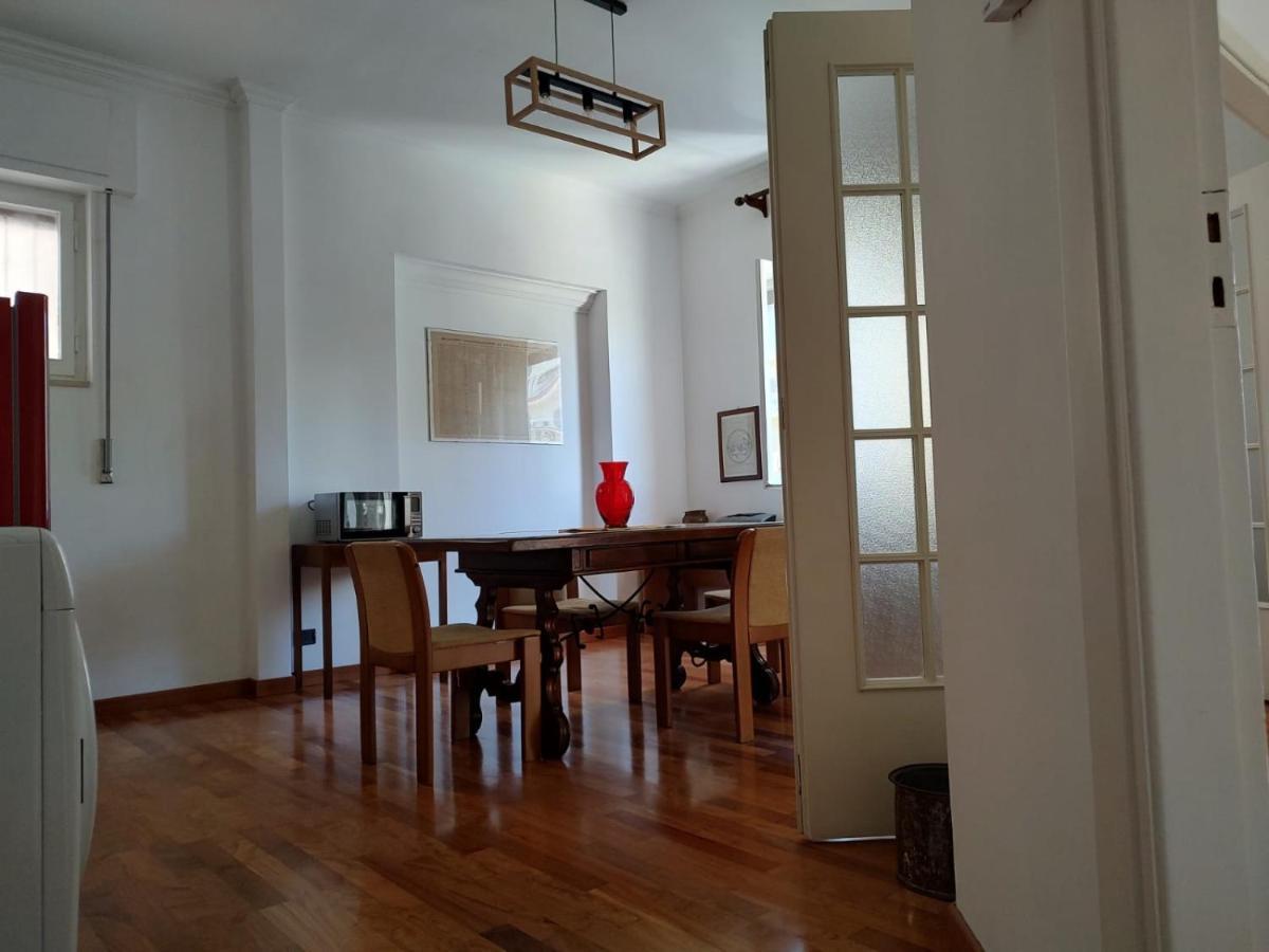 Nel Mezzo Del Cammin Apartment Brindisi Luaran gambar